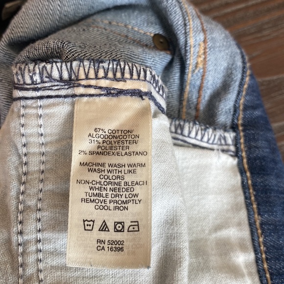 DKNY jeans denim capris in size 1. Made in Vietnam. - Picture 5 of 8
